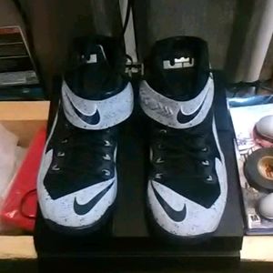 Size 9 LeBron's Nike